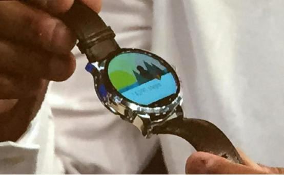 Fossil展示新款智能手表 跟Moto 360長(zhǎng)一樣