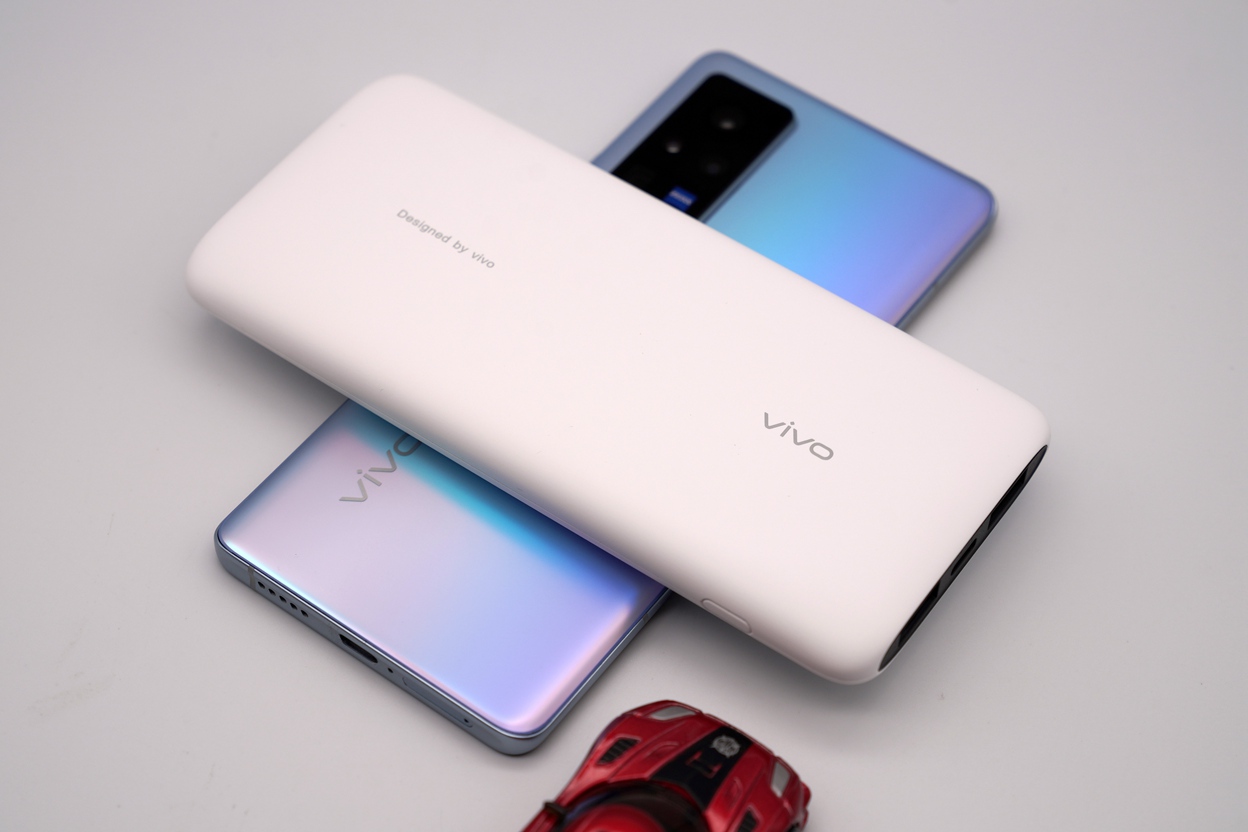 vivo 20W快充移動(dòng)電源：輕薄便攜，出行閃充好幫手